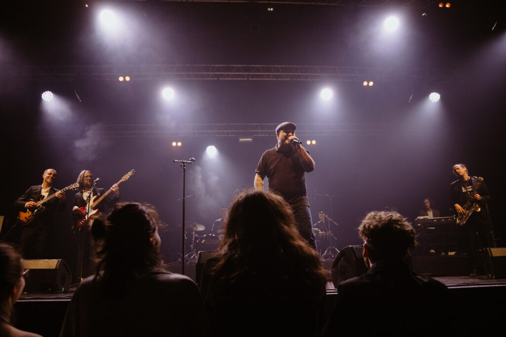 Photo d'un groupe de musique lors du 3iS Fest.