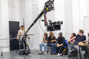 groupe d'étudiants sur plateau de tournage